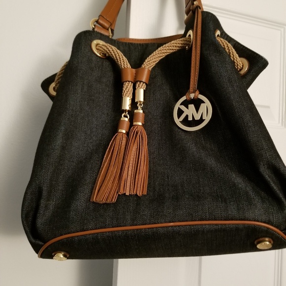 Purse - Picture 1 of 1